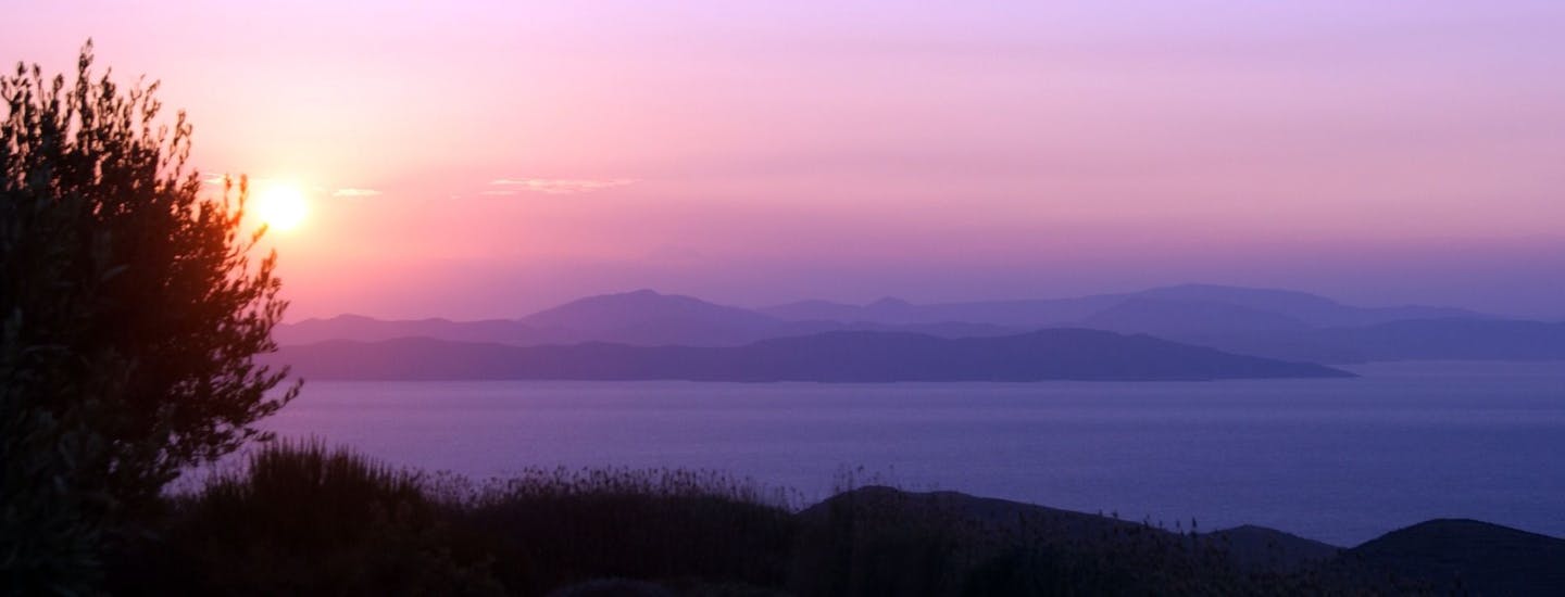 Solnedgangen fra Ioulida på Kea, Grækenland