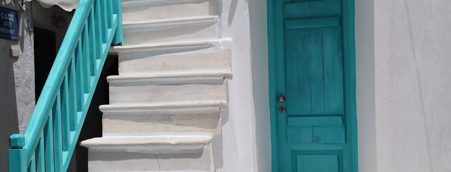 Smukke bygninger i Piso Livadi på Paros