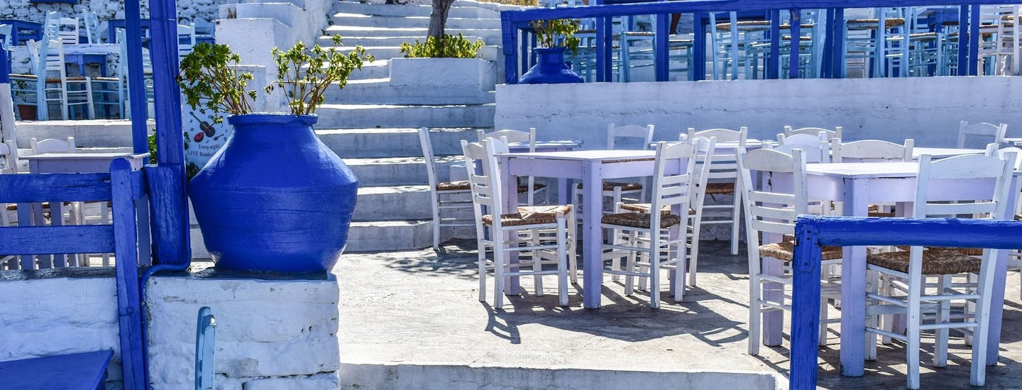 Besøg Megalochori på din ferie til Santorini og spis på en af de hyggelige tavernaer