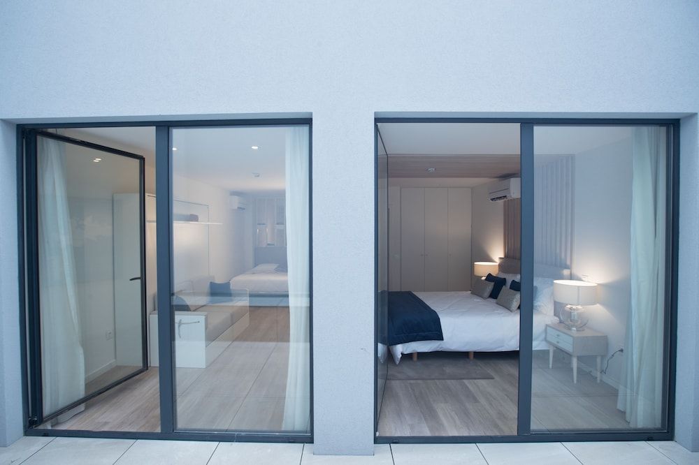 Almada Wine House i Porto Boka online nu!